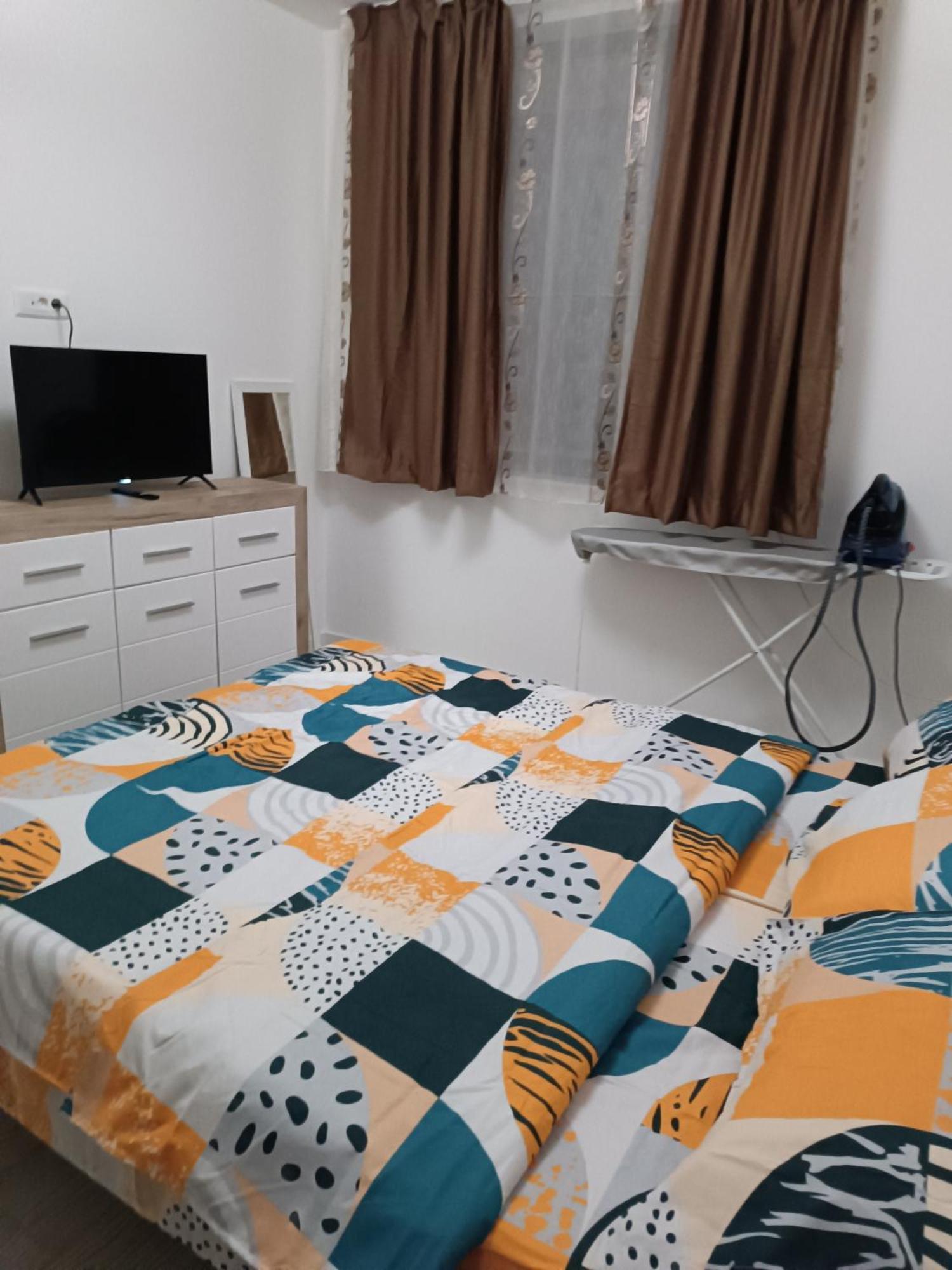 Apartament 2 Camere, Bloc Nou, Langa Promenada Moll, Capacitate 4 Persoane 克拉奥华 外观 照片