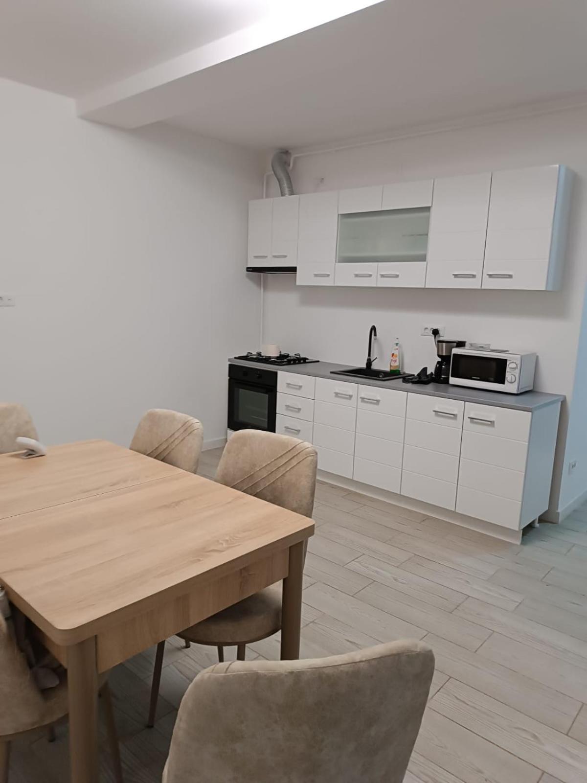 Apartament 2 Camere, Bloc Nou, Langa Promenada Moll, Capacitate 4 Persoane 克拉奥华 外观 照片